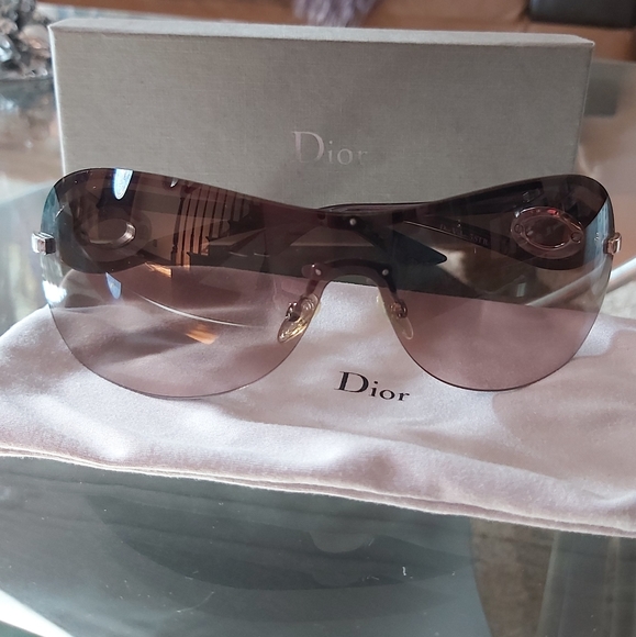 Dior Accessories - Gorgeous Dior women sunglasses